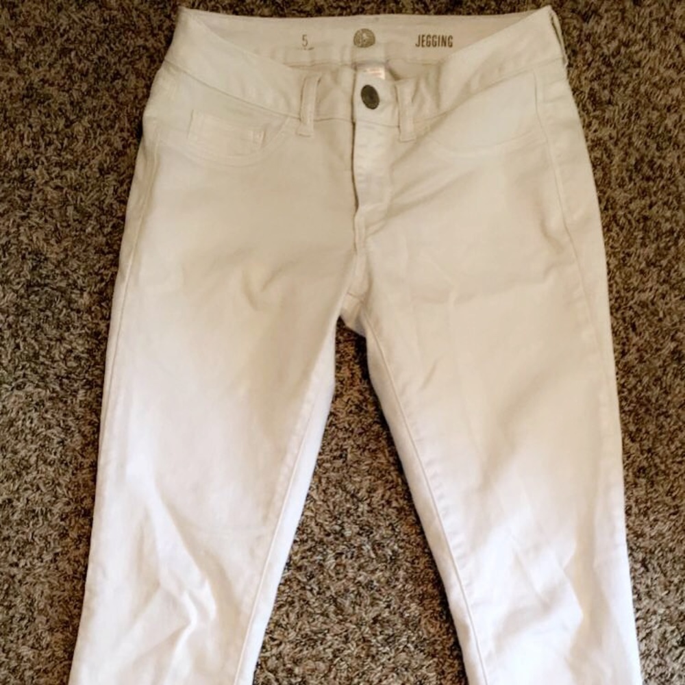 white jegging jeans